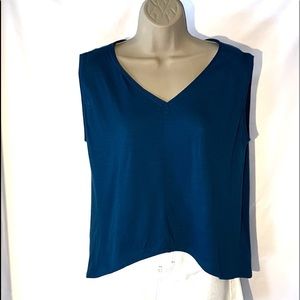 Sleeveless vneck tank